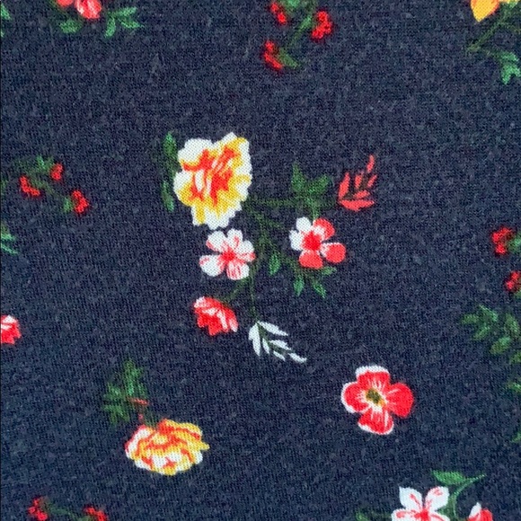 Floral Top - Picture 5 of 5